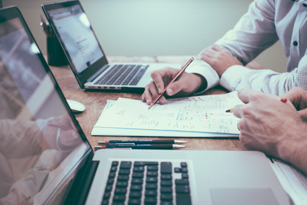 What Tasks Do Commercial Finance Brokers Simplify?